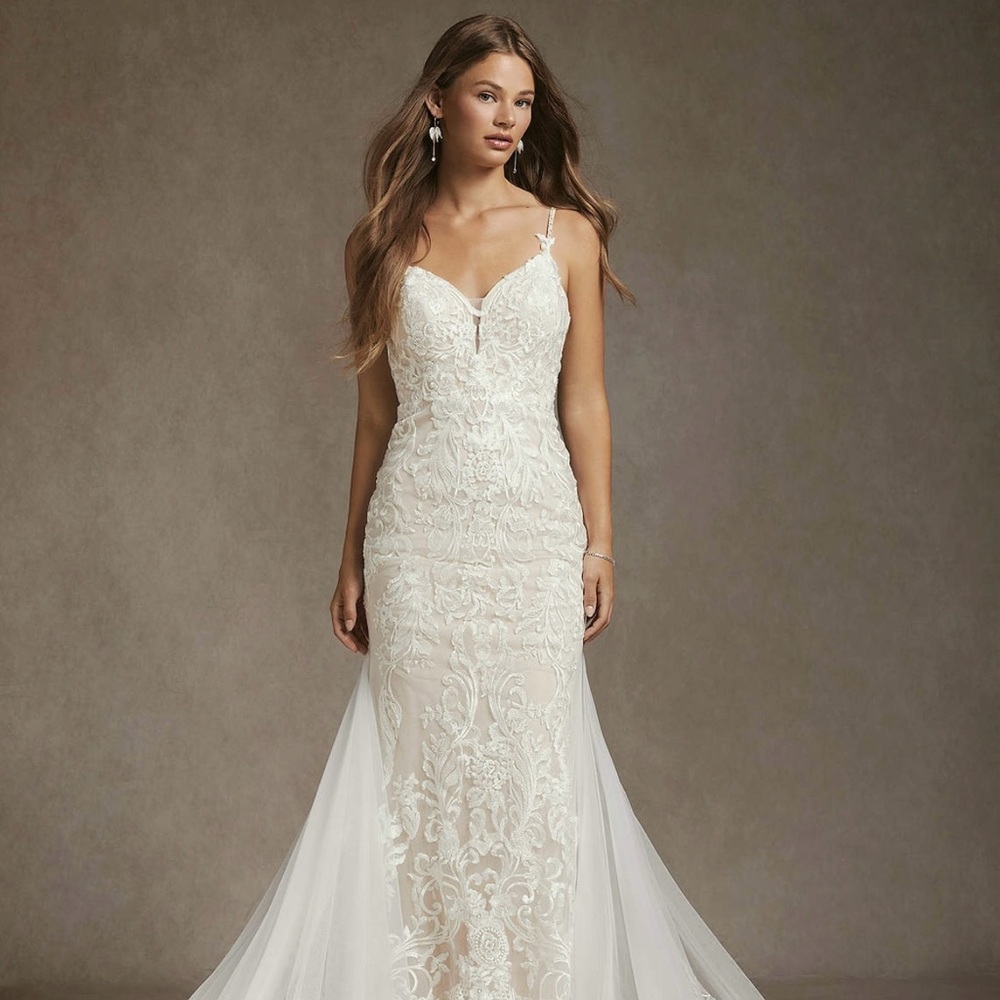 Elegant White Lace Wedding Dress
